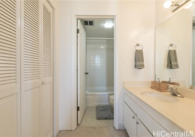 2240 Kuhio Avenue,Honolulu,Hawaii,96815,1 Bedroom Bedrooms,1 BathroomBathrooms,Condo/Townhouse,Kuhio,18,18316087