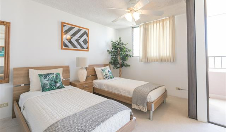 2240 Kuhio Avenue,Honolulu,Hawaii,96815,1 Bedroom Bedrooms,1 BathroomBathrooms,Condo/Townhouse,Kuhio,18,18316087