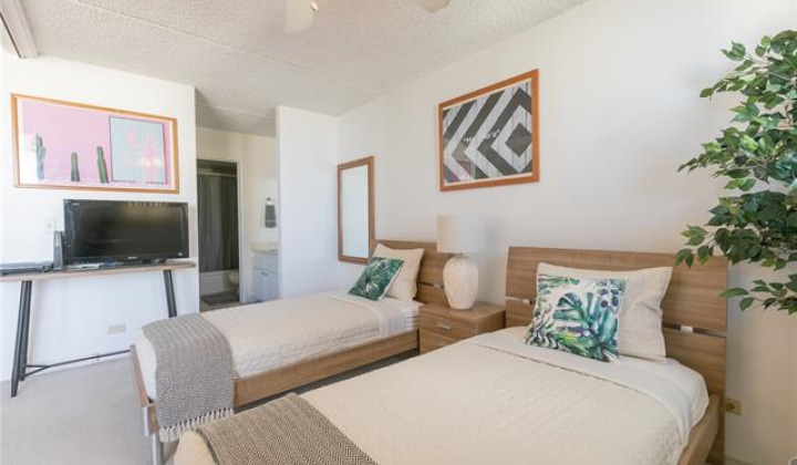 2240 Kuhio Avenue,Honolulu,Hawaii,96815,1 Bedroom Bedrooms,1 BathroomBathrooms,Condo/Townhouse,Kuhio,18,18316087