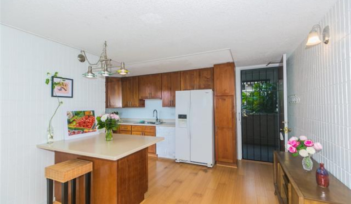 1524 Pensacola Street,Honolulu,Hawaii,96822,2 ベッドルーム ベッドルーム,1 バスルームバスルーム,コンド / タウンハウス,Pensacola,1,18317057
