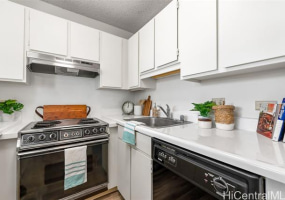 1925 Kalakaua Avenue,Honolulu,Hawaii,96815,1 Bedroom Bedrooms,1 BathroomBathrooms,Condo/Townhouse,Kalakaua,25,18317062