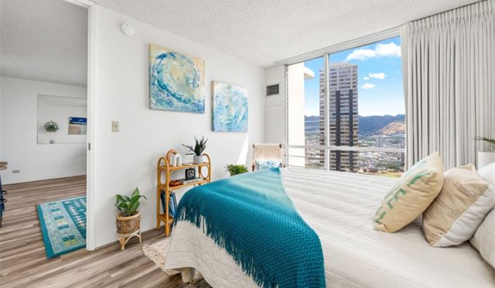 1925 Kalakaua Avenue,Honolulu,Hawaii,96815,1 Bedroom Bedrooms,1 BathroomBathrooms,Condo/Townhouse,Kalakaua,25,18317062