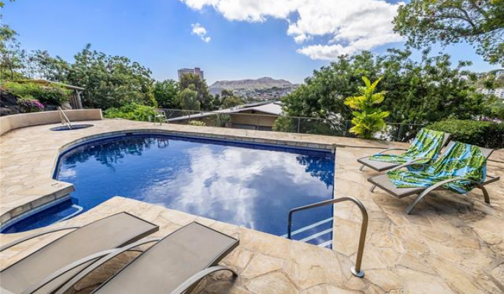 1437 Hoakoa Place,Honolulu,Hawaii,96821,3 Bedrooms Bedrooms,2 BathroomsBathrooms,Condo/Townhouse,Hoakoa,3,18317167