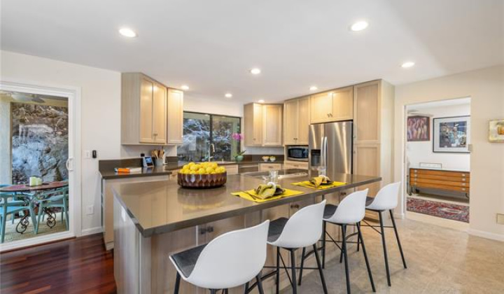 1437 Hoakoa Place,Honolulu,Hawaii,96821,3 Bedrooms Bedrooms,2 BathroomsBathrooms,Condo/Townhouse,Hoakoa,3,18317167