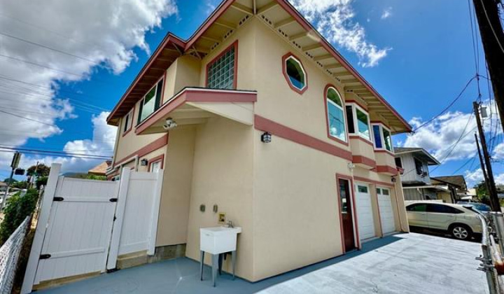 821 Momolio Street,Honolulu,Hawaii,96817,5 ベッドルーム ベッドルーム,4 バスルームバスルーム,一戸建て,Momolio,18317454