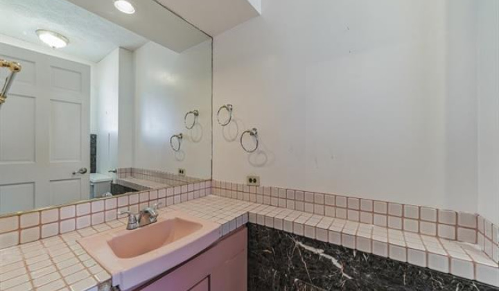 1158 Waiholo Street,Honolulu,Hawaii,96821,5 Bedrooms Bedrooms,3 BathroomsBathrooms,Single family,Waiholo,18318377