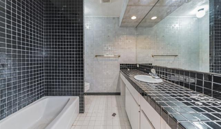 1158 Waiholo Street,Honolulu,Hawaii,96821,5 Bedrooms Bedrooms,3 BathroomsBathrooms,Single family,Waiholo,18318377