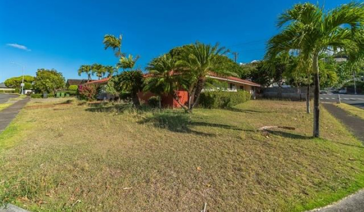 1158 Waiholo Street,Honolulu,Hawaii,96821,5 Bedrooms Bedrooms,3 BathroomsBathrooms,Single family,Waiholo,18318377