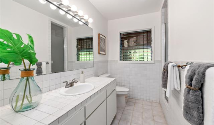 5601 Halepa Place,Honolulu,Hawaii,96821,3 Bedrooms Bedrooms,2 BathroomsBathrooms,Single family,Halepa,18318586