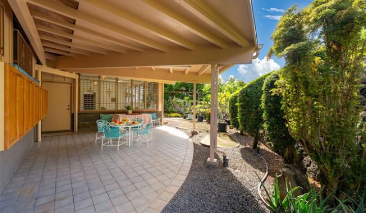 5601 Halepa Place,Honolulu,Hawaii,96821,3 Bedrooms Bedrooms,2 BathroomsBathrooms,Single family,Halepa,18318586