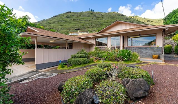 5601 Halepa Place,Honolulu,Hawaii,96821,3 Bedrooms Bedrooms,2 BathroomsBathrooms,Single family,Halepa,18318586