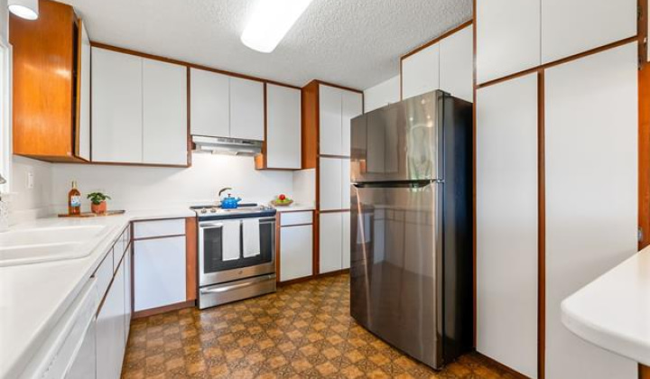 5601 Halepa Place,Honolulu,Hawaii,96821,3 Bedrooms Bedrooms,2 BathroomsBathrooms,Single family,Halepa,18318586