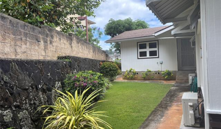 2208 Liliha Street,Honolulu,Hawaii,96817,4 ベッドルーム ベッドルーム,2 バスルームバスルーム,一戸建て,Liliha,19482534