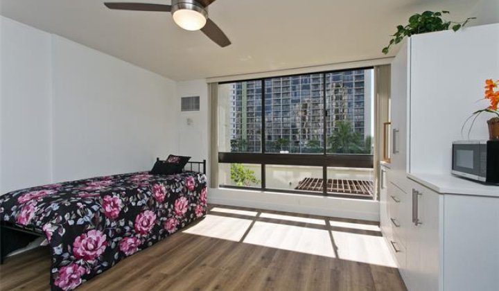 300 Wai Nani Way,Honolulu,Hawaii,96815,1 BathroomBathrooms,Condo/Townhouse,Wai Nani,7,18320369