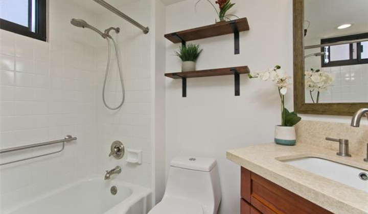 300 Wai Nani Way,Honolulu,Hawaii,96815,1 BathroomBathrooms,Condo/Townhouse,Wai Nani,7,18320369