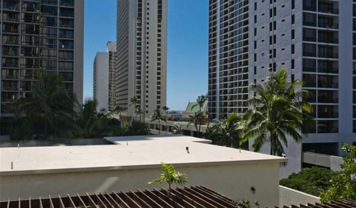 300 Wai Nani Way,Honolulu,Hawaii,96815,1 BathroomBathrooms,Condo/Townhouse,Wai Nani,7,18320369