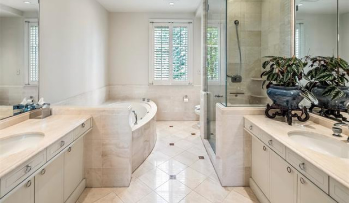 1740 Beretania Street,Honolulu,Hawaii,96826,2 Bedrooms Bedrooms,2 BathroomsBathrooms,Condo/Townhouse,Beretania,4,18320377