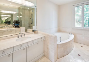 1740 Beretania Street,Honolulu,Hawaii,96826,2 Bedrooms Bedrooms,2 BathroomsBathrooms,Condo/Townhouse,Beretania,4,18320377