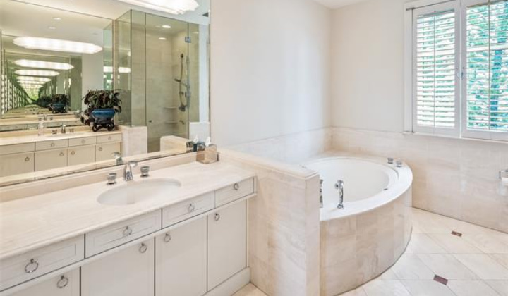 1740 Beretania Street,Honolulu,Hawaii,96826,2 Bedrooms Bedrooms,2 BathroomsBathrooms,Condo/Townhouse,Beretania,4,18320377