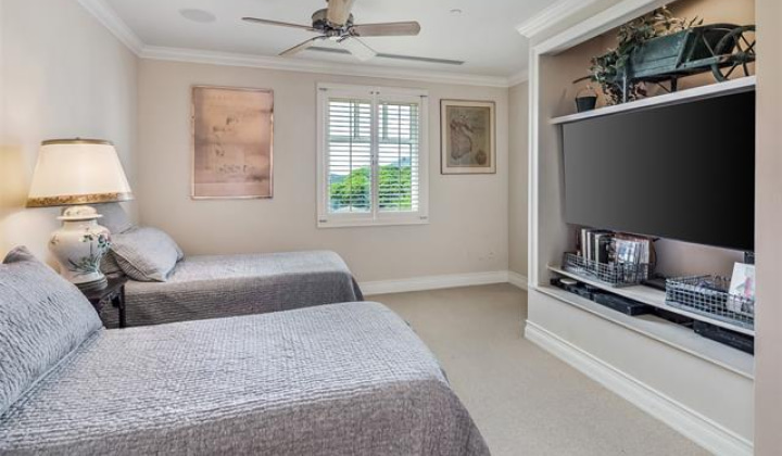 1740 Beretania Street,Honolulu,Hawaii,96826,2 Bedrooms Bedrooms,2 BathroomsBathrooms,Condo/Townhouse,Beretania,4,18320377