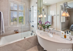 1740 Beretania Street,Honolulu,Hawaii,96826,2 Bedrooms Bedrooms,2 BathroomsBathrooms,Condo/Townhouse,Beretania,4,18320377
