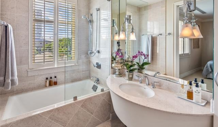 1740 Beretania Street,Honolulu,Hawaii,96826,2 Bedrooms Bedrooms,2 BathroomsBathrooms,Condo/Townhouse,Beretania,4,18320377