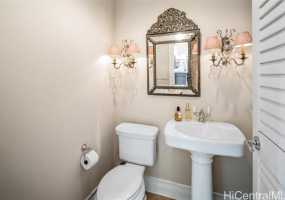 1740 Beretania Street,Honolulu,Hawaii,96826,2 Bedrooms Bedrooms,2 BathroomsBathrooms,Condo/Townhouse,Beretania,4,18320377