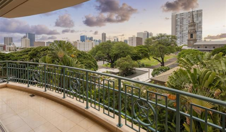 1740 Beretania Street,Honolulu,Hawaii,96826,2 Bedrooms Bedrooms,2 BathroomsBathrooms,Condo/Townhouse,Beretania,4,18320377