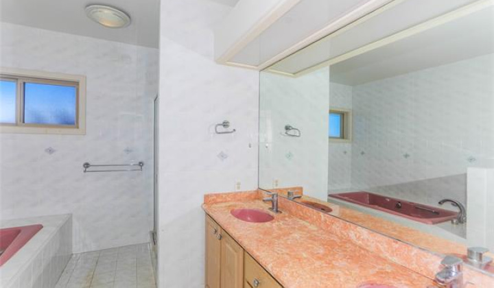 736 Ulili Street,Honolulu,Hawaii,96816,6 Bedrooms Bedrooms,6 BathroomsBathrooms,Single family,Ulili,18772894