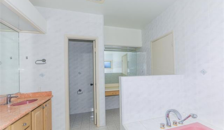 736 Ulili Street,Honolulu,Hawaii,96816,6 Bedrooms Bedrooms,6 BathroomsBathrooms,Single family,Ulili,18772894