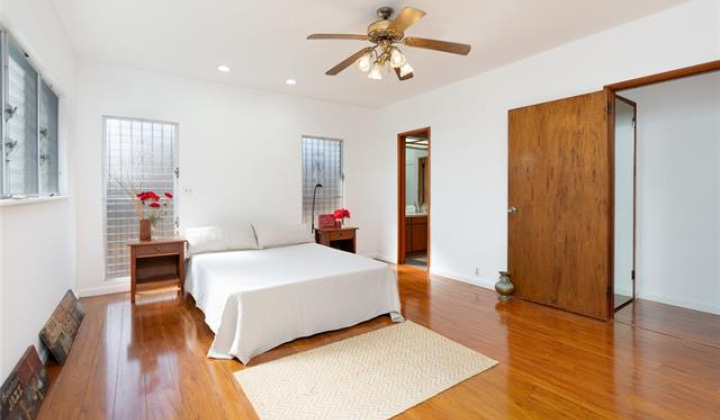 1559 Ala Napunani Street,Honolulu,Hawaii,96818,4 Bedrooms Bedrooms,2 BathroomsBathrooms,Single family,Ala Napunani,18321637