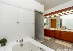 1559 Ala Napunani Street,Honolulu,Hawaii,96818,4 Bedrooms Bedrooms,2 BathroomsBathrooms,Single family,Ala Napunani,18321637