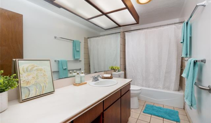 1559 Ala Napunani Street,Honolulu,Hawaii,96818,4 Bedrooms Bedrooms,2 BathroomsBathrooms,Single family,Ala Napunani,18321637