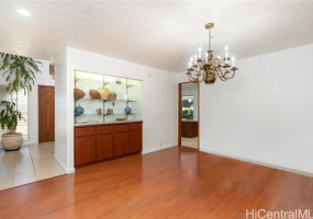 1559 Ala Napunani Street,Honolulu,Hawaii,96818,4 Bedrooms Bedrooms,2 BathroomsBathrooms,Single family,Ala Napunani,18321637