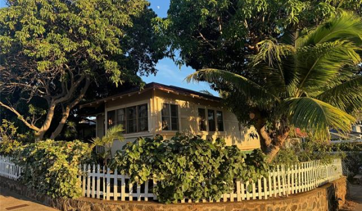 3554 Trousseau Street,Honolulu,Hawaii,96815,8 Bedrooms Bedrooms,5 BathroomsBathrooms,Single family,Trousseau,18322786