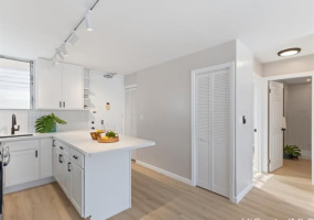 1403 Makiki Street,Honolulu,Hawaii,96814,2 Bedrooms Bedrooms,1 BathroomBathrooms,Condo/Townhouse,Makiki,8,18324216