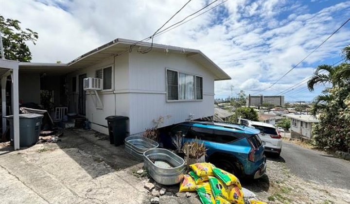 2470 School Street,Honolulu,Hawaii,96819,13 Bedrooms Bedrooms,9 BathroomsBathrooms,Single family,School,18324245