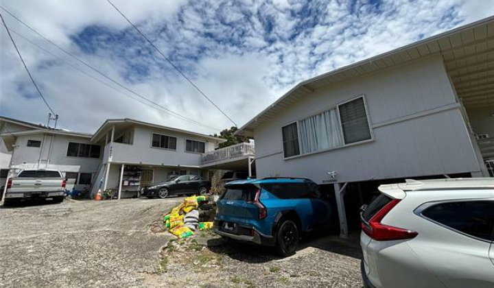 2470 School Street,Honolulu,Hawaii,96819,13 Bedrooms Bedrooms,9 BathroomsBathrooms,Single family,School,18324245