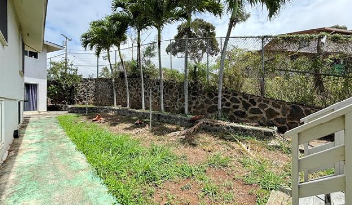 2470 School Street,Honolulu,Hawaii,96819,13 Bedrooms Bedrooms,9 BathroomsBathrooms,Single family,School,18324245