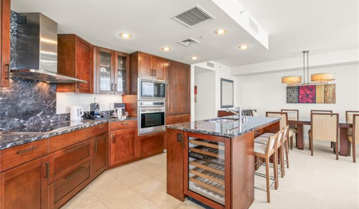 223 Saratoga Road,Honolulu,Hawaii,96815,3 ベッドルーム ベッドルーム,3 バスルームバスルーム,コンド / タウンハウス,Saratoga,37,19487177