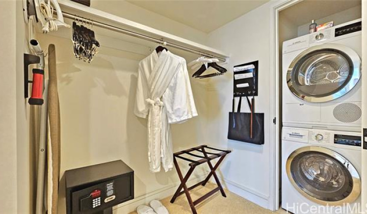 2240 Kuhio Avenue,Honolulu,Hawaii,96815,1 Bedroom Bedrooms,1 BathroomBathrooms,Condo/Townhouse,Kuhio,24,17894575