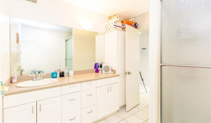 425 Ena Road,Honolulu,Hawaii,96815,2 Bedrooms Bedrooms,1 BathroomBathrooms,Condo/Townhouse,Ena,9,18325310
