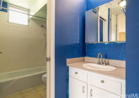 909 Ala Nanala Street,Honolulu,Hawaii,96818,1 Bedroom Bedrooms,1 BathroomBathrooms,Condo/Townhouse,Ala Nanala,18,18328344