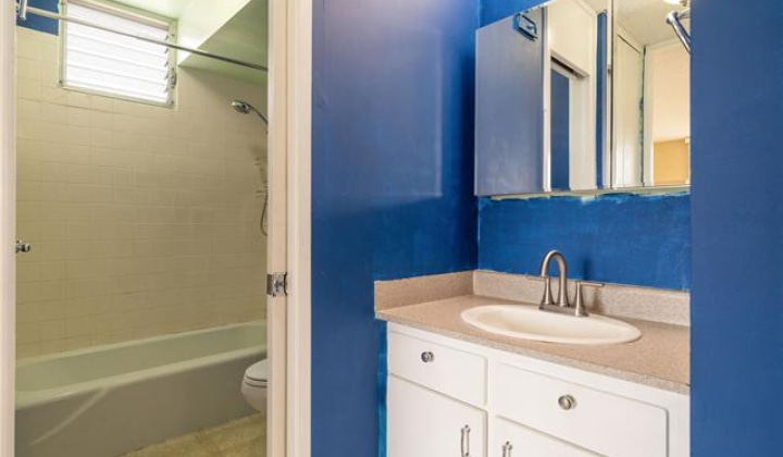 909 Ala Nanala Street,Honolulu,Hawaii,96818,1 Bedroom Bedrooms,1 BathroomBathrooms,Condo/Townhouse,Ala Nanala,18,18328344
