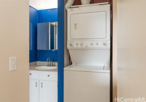 909 Ala Nanala Street,Honolulu,Hawaii,96818,1 Bedroom Bedrooms,1 BathroomBathrooms,Condo/Townhouse,Ala Nanala,18,18328344