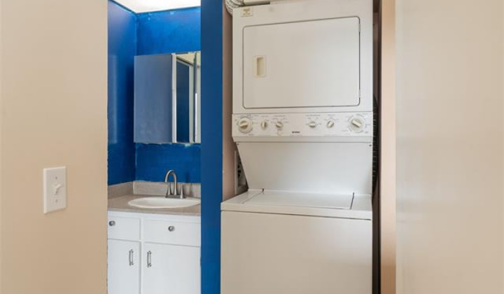 909 Ala Nanala Street,Honolulu,Hawaii,96818,1 Bedroom Bedrooms,1 BathroomBathrooms,Condo/Townhouse,Ala Nanala,18,18328344