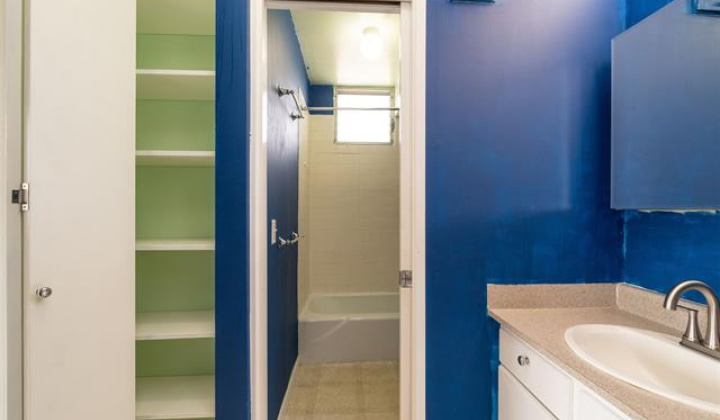 909 Ala Nanala Street,Honolulu,Hawaii,96818,1 Bedroom Bedrooms,1 BathroomBathrooms,Condo/Townhouse,Ala Nanala,18,18328344