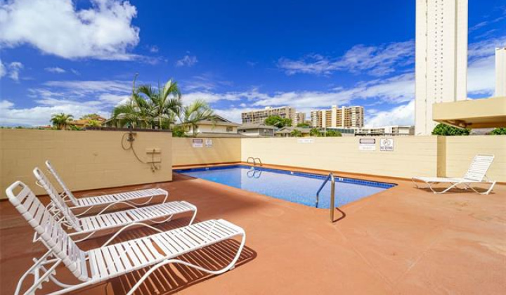 909 Ala Nanala Street,Honolulu,Hawaii,96818,1 Bedroom Bedrooms,1 BathroomBathrooms,Condo/Townhouse,Ala Nanala,18,18328344