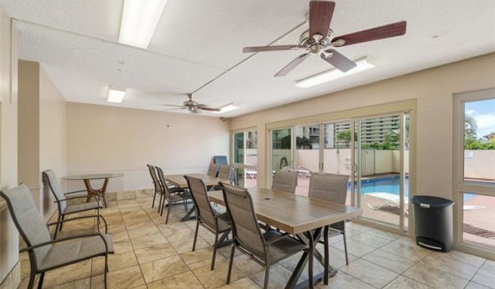 909 Ala Nanala Street,Honolulu,Hawaii,96818,1 Bedroom Bedrooms,1 BathroomBathrooms,Condo/Townhouse,Ala Nanala,18,18328344