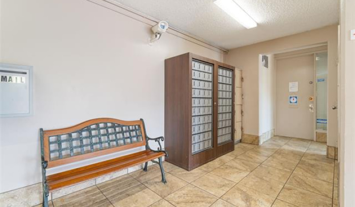 909 Ala Nanala Street,Honolulu,Hawaii,96818,1 Bedroom Bedrooms,1 BathroomBathrooms,Condo/Townhouse,Ala Nanala,18,18328344